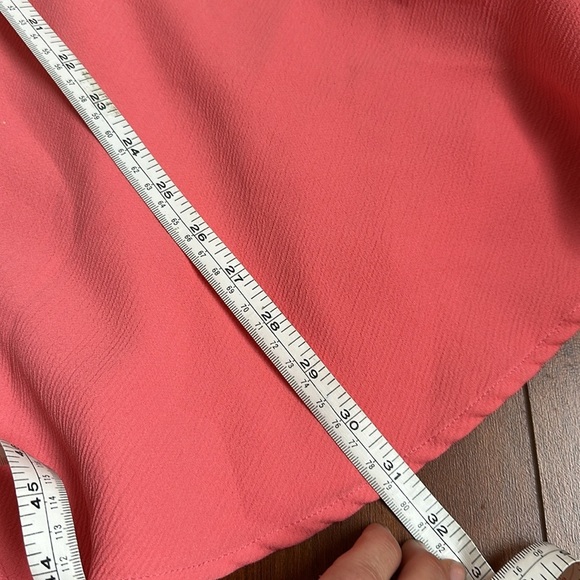 Kimchi Blue Scalloped V Neck Salmon Pink Mini Dress Size 0 - Picture 6 of 8